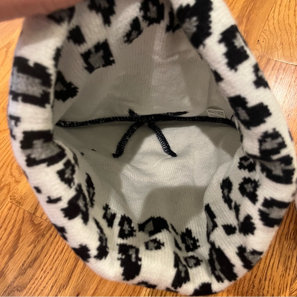 Carhartt Black and White Beanie Set - Picture 6 of 9